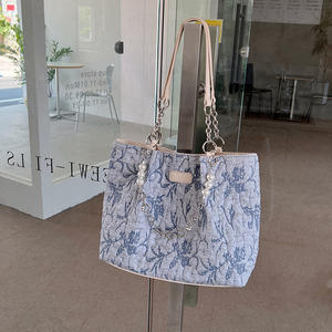 Bolso de mano de lona jacquard de gran capacidad para mujer con hebilla magnética y bolsillo con cremallera, primavera 2022, azul, blanco, negro - Product Image 4
