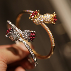 XILIANGFEIZI Bracciale con Zirconi e Rosa di Alta Qualità, Produzione in Piccoli Lotti, Regalo <span class=keywords><strong>per</strong></span> <span class=keywords><strong>San</strong></span> <span class=keywords><strong>Valentino</strong></span> - Product Image 3