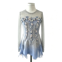 Robe de patinage artistique bleu dégradé à manches longues, dos en maille transparente, jupe en mousseline ornée de strass, costume de performance de compétition personnalisé