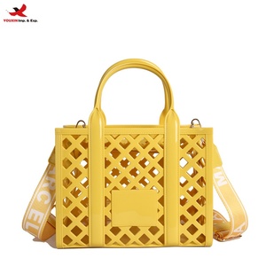 Bolsos de mujer: Bolsos de gelatina huecos de colores, de gran capacidad, lavables, impermeables, tipo cesta de compras, listos para enviar, pedido mixto al por mayor. - Product Image 1