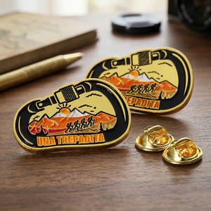 Pins Personalizados <span class=keywords><strong>de</strong></span> <span class=keywords><strong>Oro</strong></span> 3D, Pins Deportivos <span class=keywords><strong>de</strong></span> <span class=keywords><strong>Montaña</strong></span> para Exteriores, Pins <span class=keywords><strong>de</strong></span> Metal <span class=keywords><strong>de</strong></span> Aleación <span class=keywords><strong>de</strong></span> Zinc Esmaltados, Personalizados para Mochilas y Coleccionistas - Product Image 3