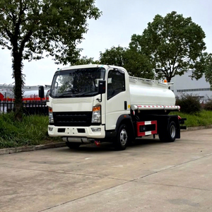 Mini HOWO LHD 5000L/5CBM/5M3 Oil Diesel Boswer Tanker Truck with Fuel Dispenser for Sale - Product Image 2