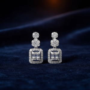 E1341 Orecchini in oro bianco con diamanti taglio smeraldo colore D, gioielli da sposa classici naturali da donna - Product Image 2