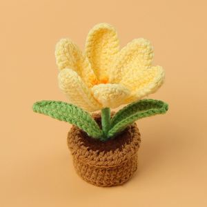 Pequeña Planta de Tulipán Tejida a Mano en Maceta, Flor Tejida a Crochet, Tulipán de Hilo Tejido en Maceta - Product Image 5