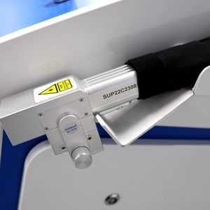 Nettoyeur laser portatif 2000W 3000W pour la <span class=keywords><strong>rouille</strong></span> des métaux, le nettoyage du bois et de la pierre, machine de décapage laser à fibre portable - Product Image 5