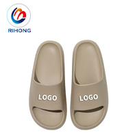 Sandales en mousse EVA personnalisées avec logo en relief de qualité professionnelle Cloud Slide, fabriquées à l'usine de Guangzhou en 2026