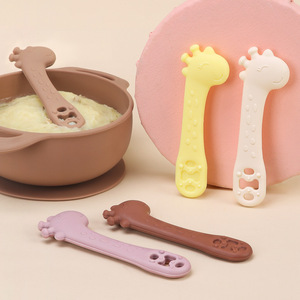 Cuillère d'apprentissage en silicone de qualité alimentaire sans BPA pour bébé de 0 à 12 mois, double usage : cuillère à riz et jouet de dentition - Product Image 1