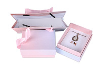 Boîte cadeau de bijoux recyclable avec revêtement UV de logo personnalisé pour bagues boucles d'oreilles avec affichage dégradé de couleur emballage d'avion en gros