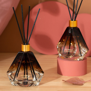 Parfum de maison, marque privée, bouteille en verre de 50Ml, huile essentielle, diffuseur de roseaux avec bâtons en rotin - Product Image 5