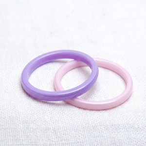 Anillo de cóctel de resina para mujer MN EXPORTS, con cuentas doradas, piedra de resina ovalada, diseño geométrico moderno cristiano, certificado por terceros, para fiesta - Product Image 1