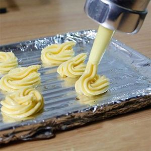 Extrudeuse à biscuits manuelle en alliage d'aluminium pour la maison et la cuisine, avec 4 embouts d'extrusion, pour la décoration de gâteaux et de biscuits, vente en gros personnalisée - Product Image 6