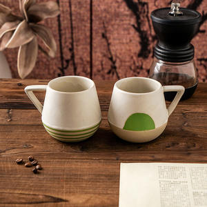 Tasse en céramique de Chaozhou, design rétro rayé, pour café ou thé, cadeau pour couple. - Product Image 3