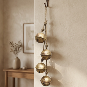 Carillon à vent Ghungroo Bell Straight de 28 pouces avec clochettes de 4 pouces, en laiton Jaut plaqué or et peint, Art populaire, Décoration d'intérieur - Product Image 3