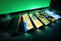 Écran LED d'escalier intérieur HD, affichage intelligent et créatif pour les projets de vente au détail, de centres commerciaux, d'expositions, d'événements et de divertissements