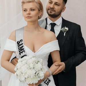 Fascia 'Same Cowboy Forever' Divertente con Glitter Argento Scintillante per Sposa in Attesa, Decorazione per Addio al Nubilato a Tema Cowgirl - Product Image 4