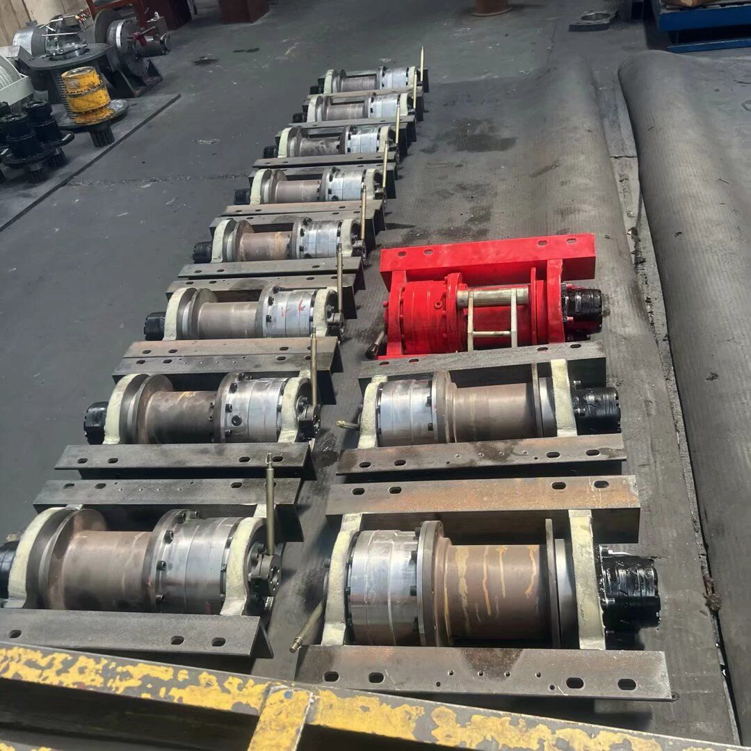 Treuils hydrauliques planétaires et à vis sans fin