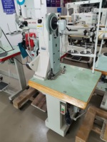 Machine à coudre industrielle à bras oscillant pour la couture latérale des semelles de chaussures à double fil, type assis, machine à coudre les bordures de chaussures