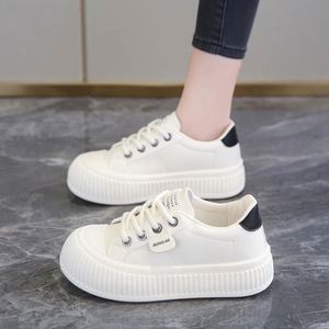 Nouvelles chaussures confortables 2026 pour femmes, baskets blanches plates à semelle épaisse effet nuage, chaussures de tous les jours polyvalentes pour étudiantes - Product Image 3