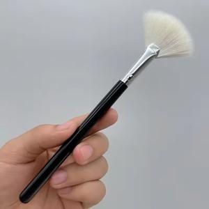 <span class=keywords><strong>Pinceau</strong></span> <span class=keywords><strong>Éventail</strong></span> en Poils de Chèvre avec Manche en Bois pour <span class=keywords><strong>Maquillage</strong></span>, Traitement Acide Glycolique Facial, <span class=keywords><strong>Pinceau</strong></span> <span class=keywords><strong>Éventail</strong></span> pour Peeling Cutané, pour Illuminateur et Fard à Joues - Product Image 4