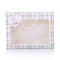 Deux boîtes à serviettes en carton blanc avec fenêtre en PVC utilisées pour les boîtes-cadeaux de banquet de mariage et les boîtes d'emballage textiles pour la maison