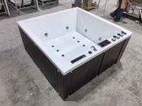 Spa de jardin autoportant carré moderne en acrylique pour 4-5 personnes, chauffé, avec drain intégré, massage, bain à remous et cascade