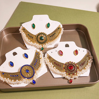 Ensemble de bijoux de mode Kundan, collier rond en perles de style bohème indien vintage, boucles d'oreilles à clous en diamant, luxe nuptial