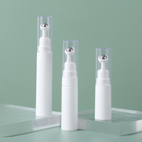 Flacon de sérum pour les yeux sans air de 5 ml, 10 ml, 15 ml avec applicateur de massage à bille en acier inoxydable, emballage pour soins de la peau