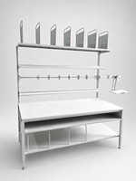 Station d'emballage modulaire DETALL conçue pour les centres logistiques avec éclairage LED et options d'alimentation