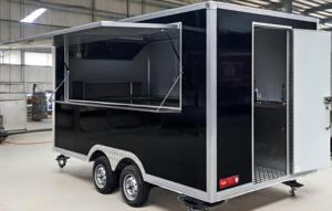 Carrito de Cepelinai Lituano con Dumplings de Patata Rellenos de Carne, Servidos con Crema Agria y Crujientes de Cerdo - Product Image 4