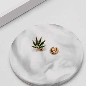 Tùy Biến Retro Trâm Pin Cần Sa Lá <span class=keywords><strong>Maple</strong></span> Lá Mềm Men Kim Loại Ve Áo Pin Cho Quần Áo Túi Áo Khoác Phụ Kiện - Product Image 4