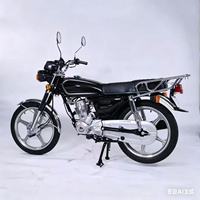 Şehir içi ulaşım için yakıtlı, taşınabilir, iki tekerlekli motosiklet. Özelleştirme desteği, uzatılmış sele.
