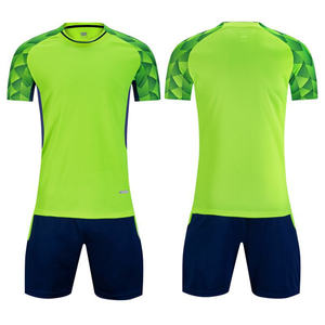 Ensemble de vêtements de sport pour hommes avec logo personnalisé, taille plus - T-shirt à manches courtes respirant et confortable, short ample, logo pour le football - Product Image 1