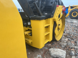 Compacteur routier d'occasion, grand stock disponible, Compacteur à double tambour CC422, Compacteur routier Dynapac CC422 d'occasion (Suède) - Product Image 5