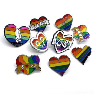 彩虹旗心形翻领别针彩色骄傲别针珐琅LGBT翻领别针彩虹同性恋骄傲徽章 - Product Image 2