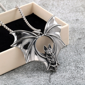 Collar con Colgante de Murciélago de Acero Inoxidable para Hombre, Regalo de Halloween, Diseño Asimétrico con Forma de Animal, Joyería Geométrica, Accesorio de Moda - Product Image 1