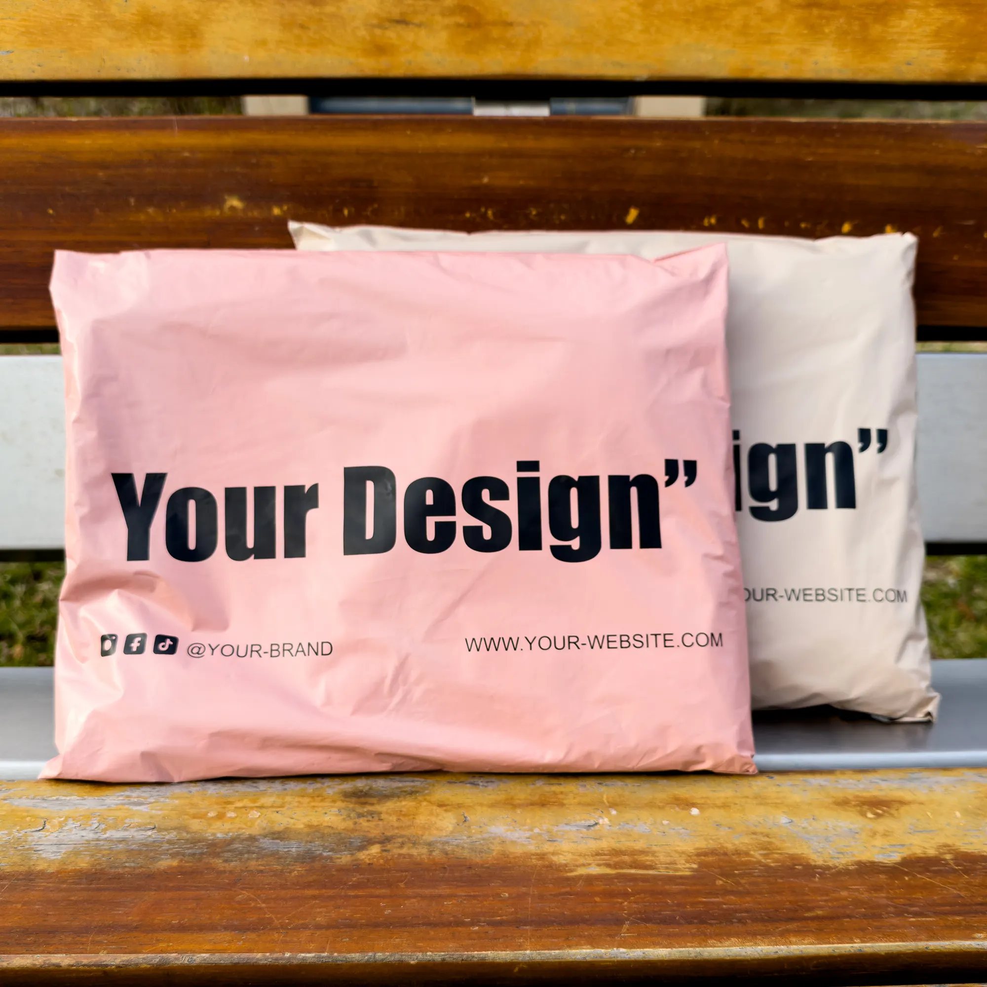 أكياس بلاستيكية مطبوعة بشعار مخصص مقاومة للتمزق لتعبئة الملابس أكياس شحن عبر البريد لرد الفساتين والملابس