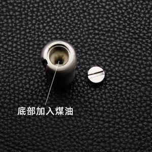 Encendedor de metal impermeable con llavero, portátil, para uso en exteriores. - Product Image 3