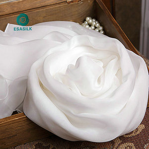 للبيع بالجملة وشاح حريري مربع مربع صغير أبيض بلون سادة حرير للنساء - Product Image 2