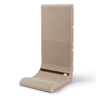 Grand mobilier de griffoir vertical pour chat en carton avec design incurvé et jouet interactif