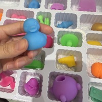 Calendriers créatifs promotionnels STX Squishy – Nouveauté 2026 – Calendrier de l'Avent Squishmas 24 jours surprise – Ensemble de balles anti-stress pour Noël