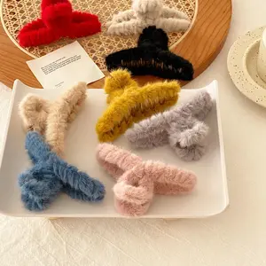 2021 di modo della Pelliccia Del Faux Della Peluche Dei Capelli Artigli Dei Capelli Della Clip Per Le Donne Accessori Per Capelli Barrettes Headwear Forcelle Hairgrip Granchio Ornamenti