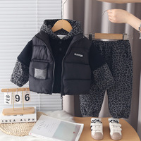 Ensemble Hiver Garçon 2026 Nouveau Style – Tenue Décontractée Bébé Enfant Doublée Polaire Épaisse Trois Pièces – Vêtements Enfants Tendance