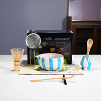 Accessoires et outils durables pour le matcha, bols en céramique peints à rayures colorées, fouet à matcha, coffret cadeau avec bec verseur