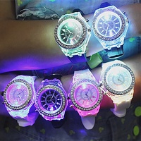 Montre en silicone lumineuse rétroéclairée par LED, qui brille dans le noir, pour les élèves du collège, style homme/femme, mouvement à quartz, 43 mm, vente en gros
