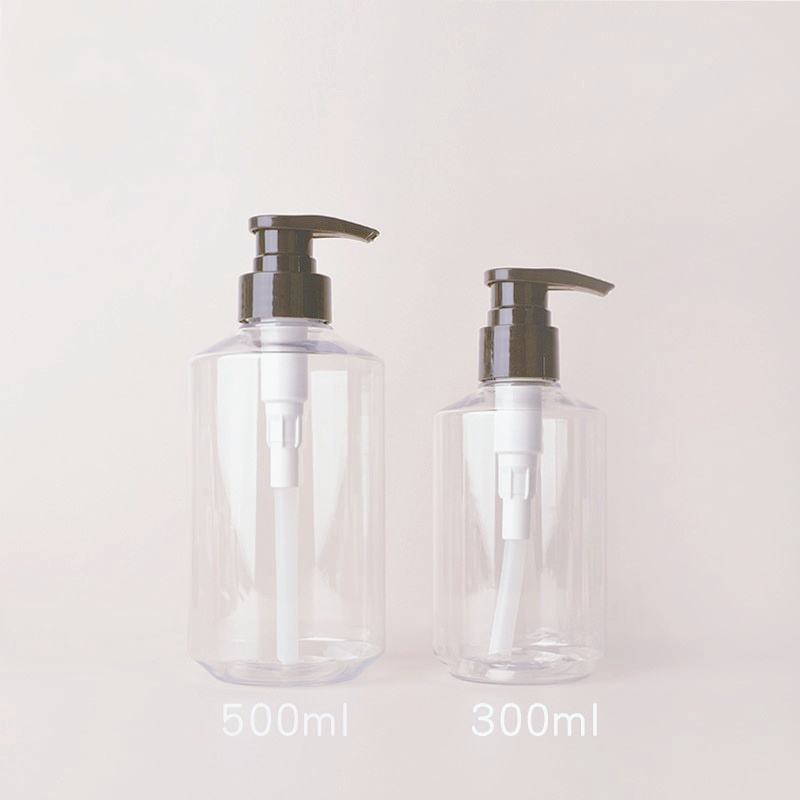 ขวดใสพร้อมหัวปั๊มสีดำ