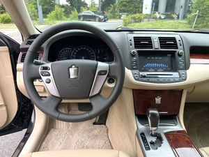 Toyota Crown 2.5 V6 berline 2012, véhicule d'occasion certifié, 193 CV, moteur Dual VVT-i, garde au sol de 130 mm, transmission automatique - Product Image 5