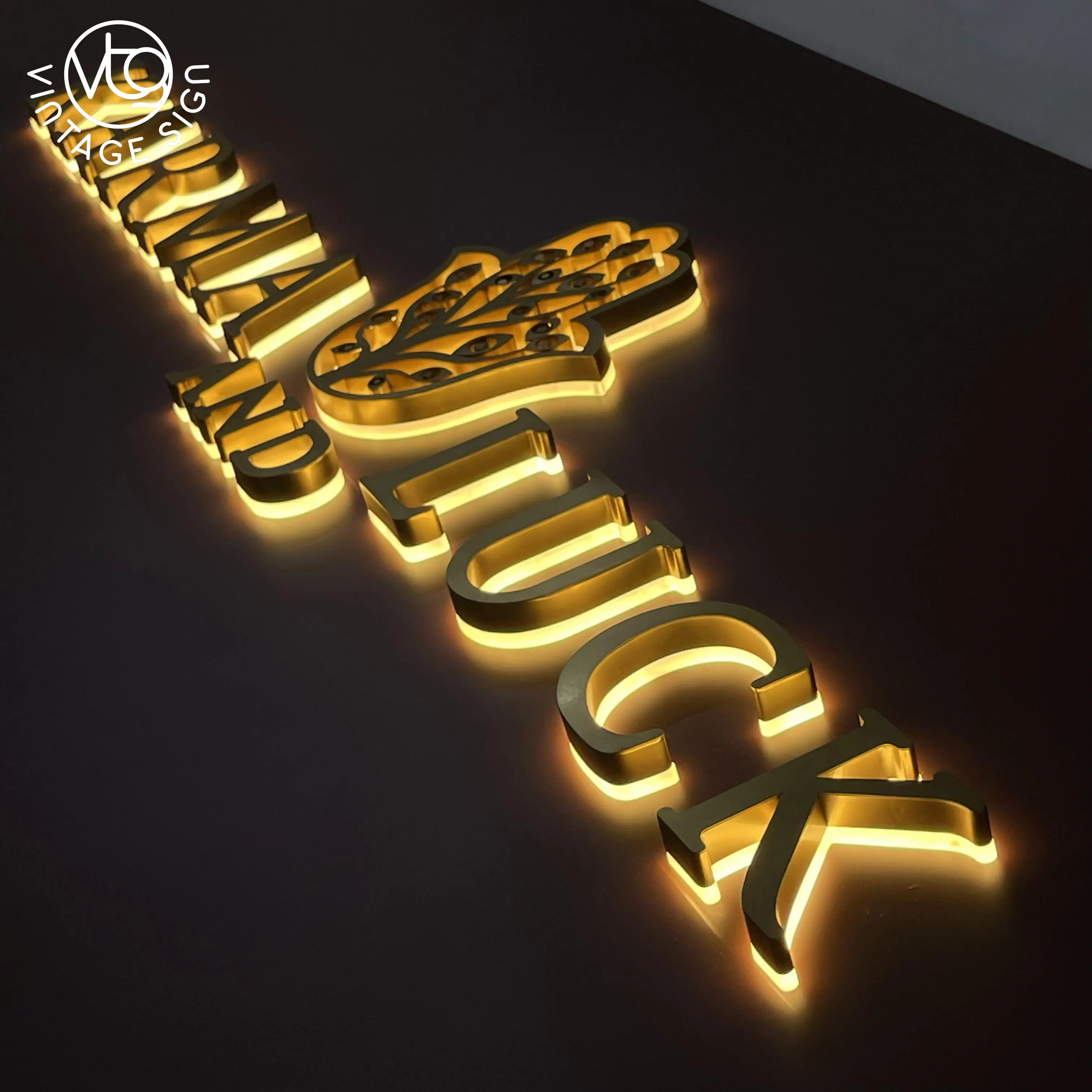 Lettres personnalisées Lettre de canal rétroéclairée en cristal Logo acrylique rétroéclairé Panneau de bâtiment illuminé pour l'extérieur