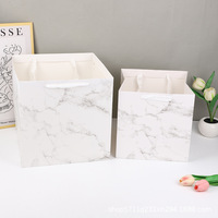 Sac fourre-tout en papier créatif imprimé carré personnalisable pour l'emballage en gros de fleurs et de cadeaux