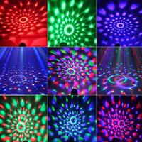 Boule de disco rotative à activation sonore à LED Lumière de fête pour DJ Lumière de scène RVB colorée à LED pour Noël Mariage Fête Spectacle KTV