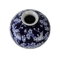 RXAY22-B Vas Porselen Biru dan Putih dengan Motif Bunga Plum di Latar Belakang Biru